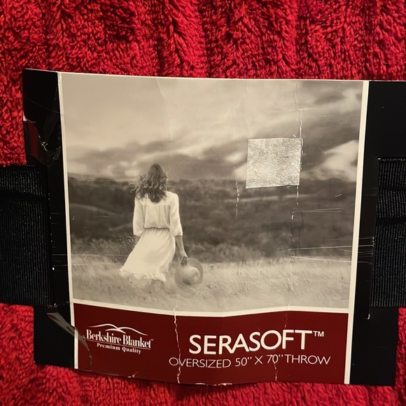 SALE $18 Serasoft Throw. Large size - Picture 2 of 4